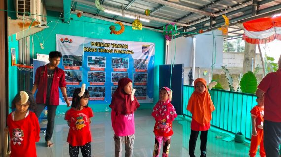 Keceriaan adik adik binaan YICB memperingati HUT RI ke 77