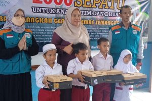 Penyaluran 1000 Sepatu Mi Syuhada Kalbar 28 Feb 2023